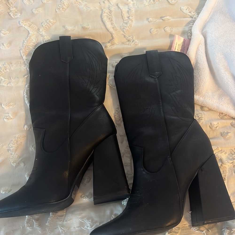 Cowboy boots! - Picture 3 of 3